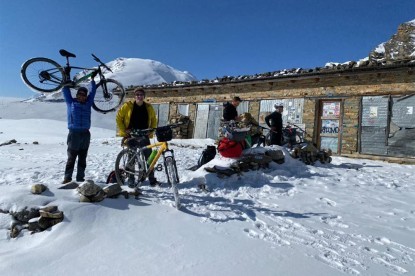 Annapurna Circuit with Upper Mustang Mountain Biking