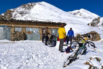 Annapurna Circuit with Upper Mustang Mountain Biking