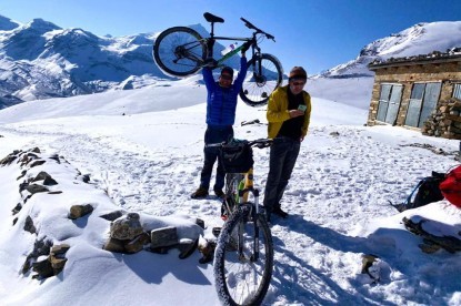 Annapurna Circuit with Upper Mustang Mountain Biking