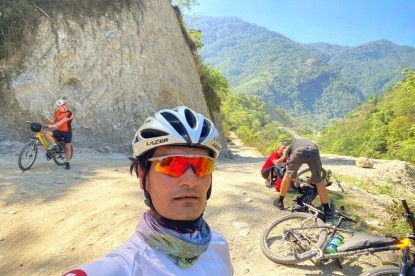 Annapurna Circuit with Upper Mustang Mountain Biking