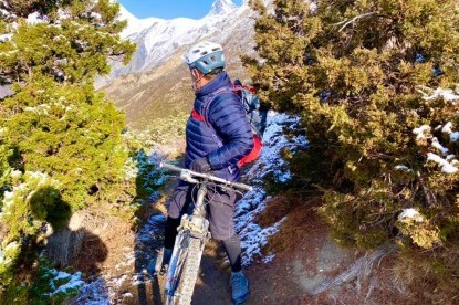 Annapurna Circuit with Upper Mustang Mountain Biking