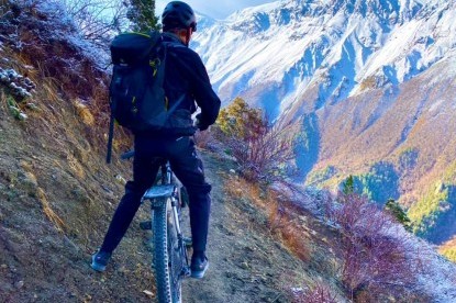 Annapurna Circuit with Upper Mustang Mountain Biking