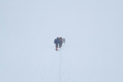 Climbing up to the summit o Mt. Manaslu