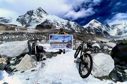Road to Everest - Adventure cycling to Mt. Everest Base Camp